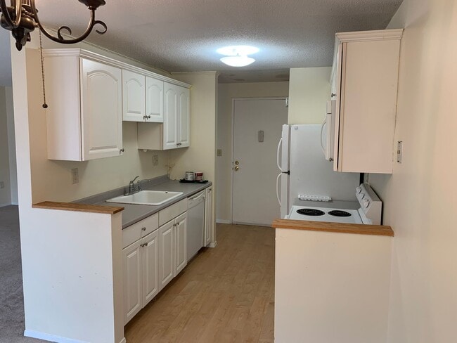 Photo - Upper Level Unit With Heat and Hot Water I...
