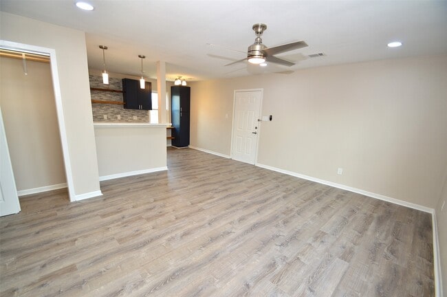 Building Photo - 1725 Avenue O