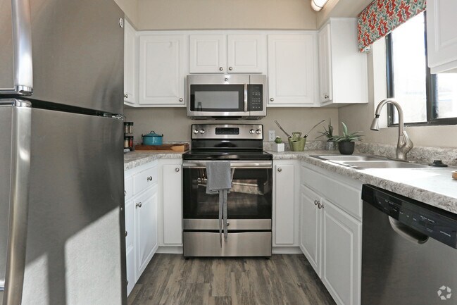 1BR, 1BA - Laguna 619 SF - The Rev Apartment Homes