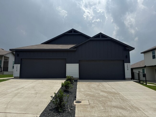 Brand New Buda Luxury Duplex - Brand New Buda Luxury Duplex Townhome