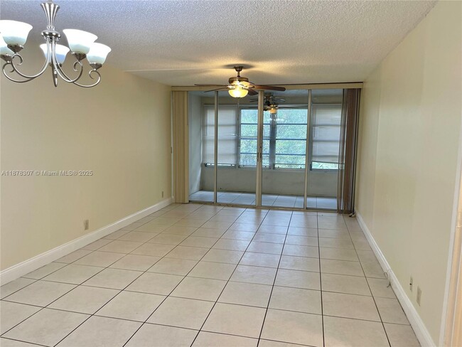 Photo - 9461 Evergreen Pl Unidad 403