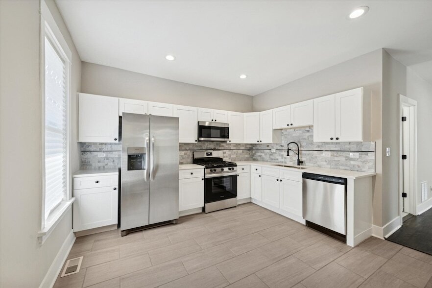 Photo - 4845 W Potomac Ave Unidad 2