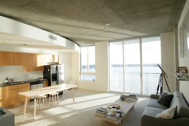 Building Photo - 300 S Australian Ave Unit 809