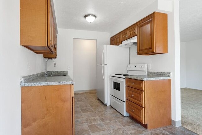 Building Photo - 2 Bedroom unit close to everything! Unit h...