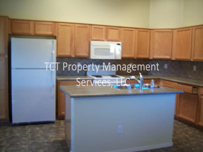 Great 3 Bedroom home in Estrella Vista!
