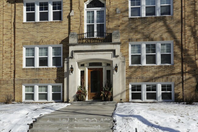 Photo - 3447 Garfield Ave S