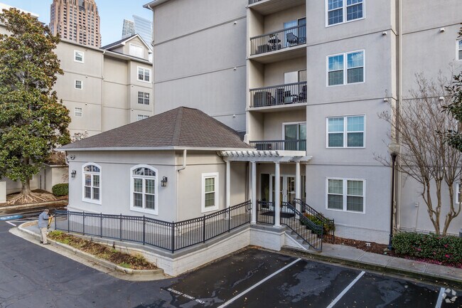 Entrada - Peachtree Walk