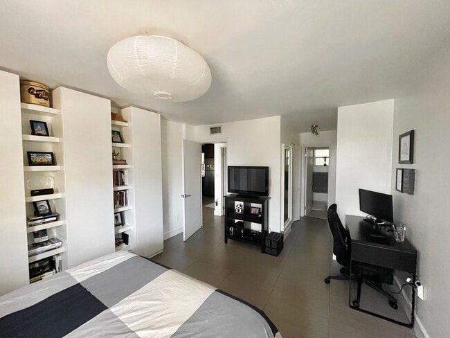 Photo - 600 NE 25th St Unit 31