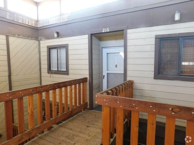Building Photo - Cozy 2 Bedroom with Private Balcony Rental