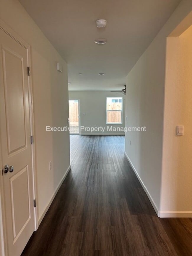 Photo - 11 River Oak Ct