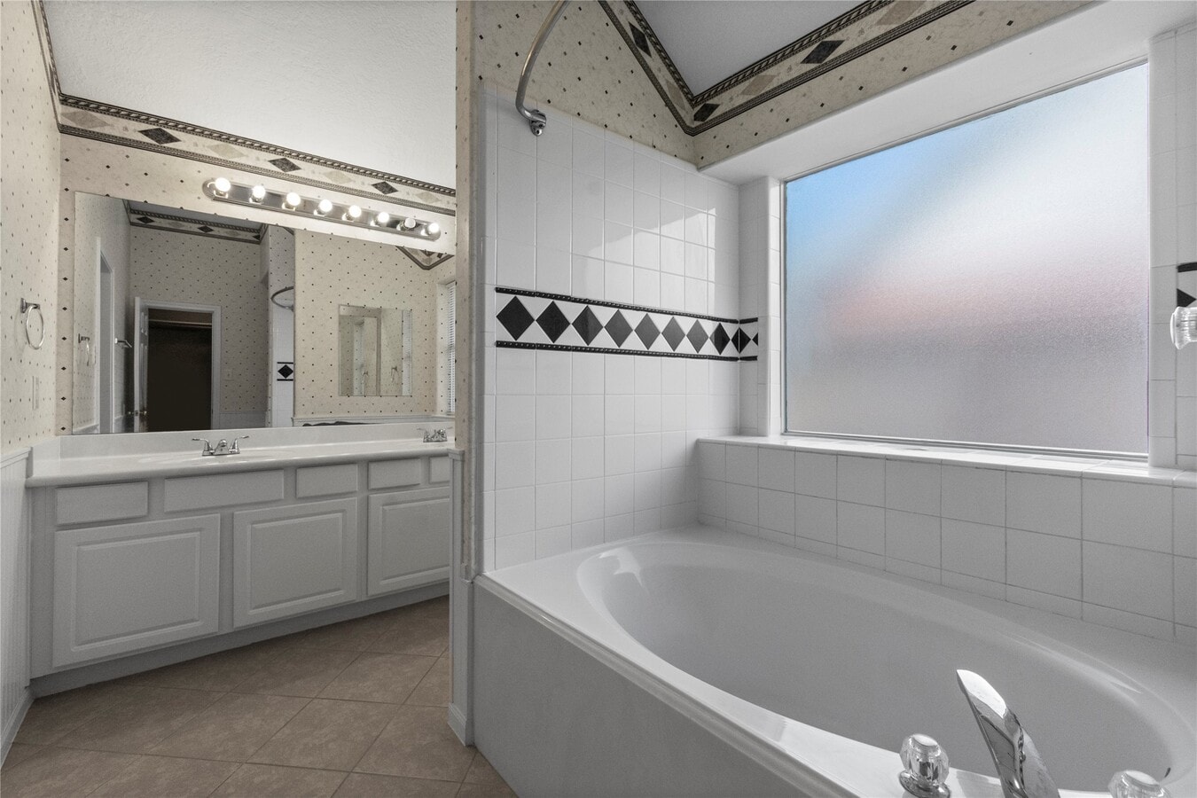 Photo - 805 Courtland View