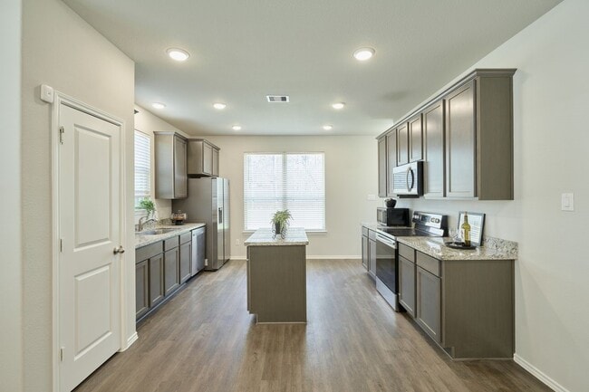 Building Photo - 901 Chickasaw Dr