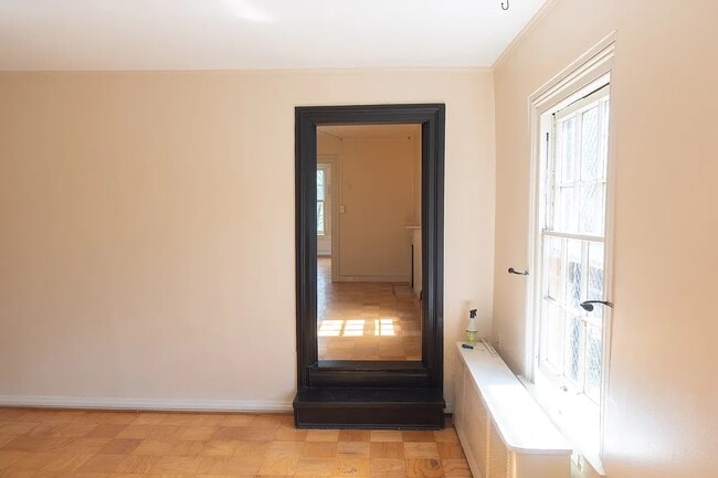 Building Photo - 246 W Lanvale St Unit 3