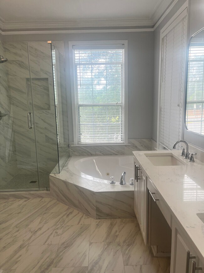 Photo - 609 McGill Park Ave NE Unit 609