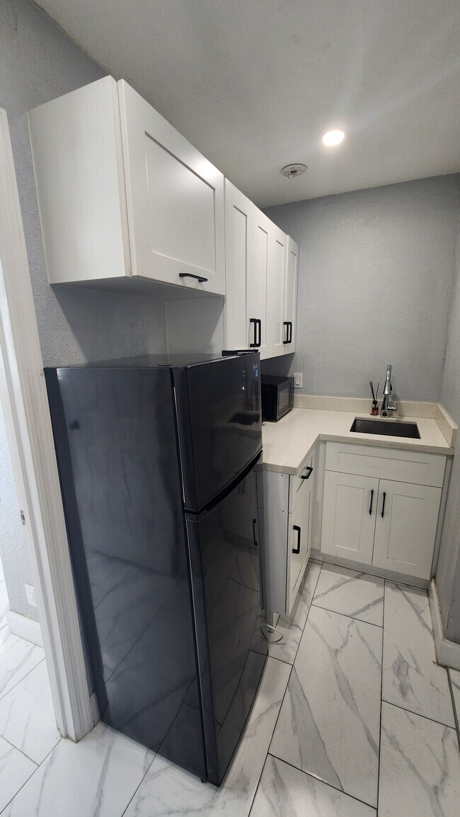 Photo - 870 NW 84th Ter Unidad A