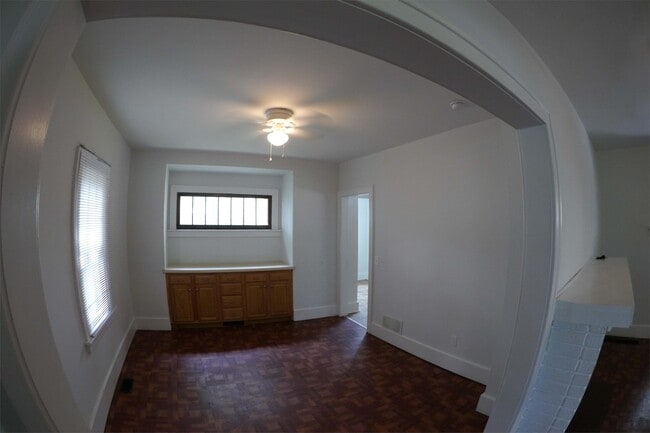 Photo - 915 Woodstock Ave