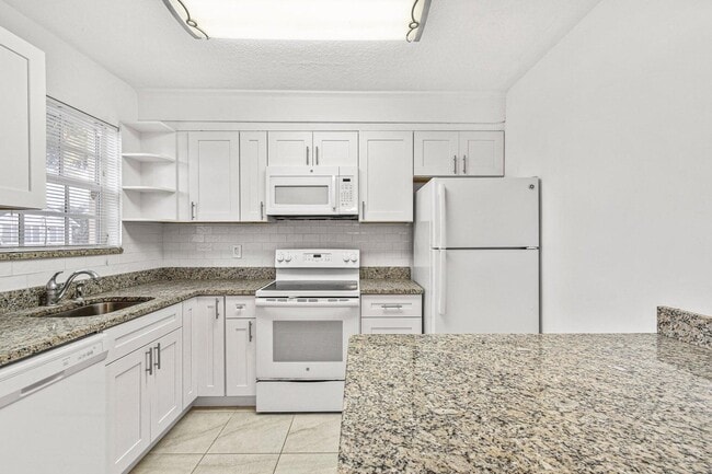 Photo - 101 Akron St