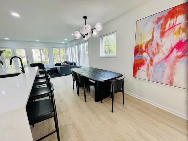 Photo - 323 Gross St