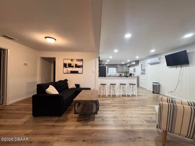 Photo - 607 Herbert St