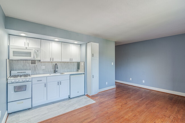 Photo - 1931 N Cleveland St Unit 408