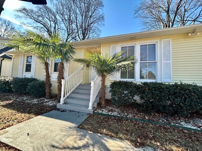 Photo - 900 Stanfield Dr