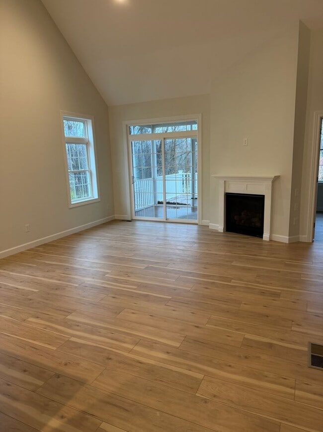 Photo - Available Nov 21st, 2025!!