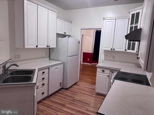 Photo - 2639 Middle Rd