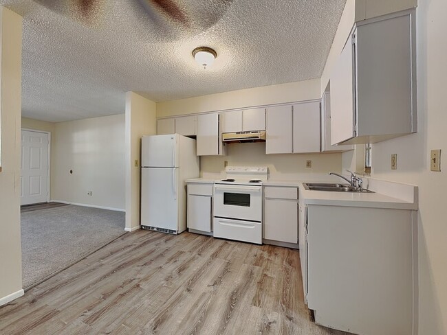 Photo - 15696 Bolesta Rd Unidad Apt B