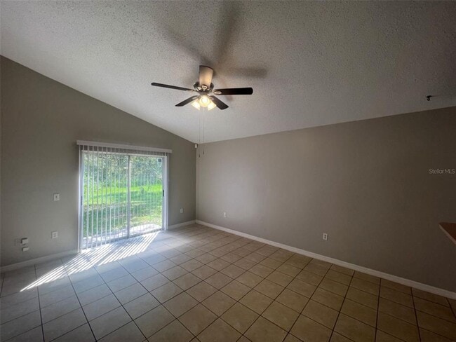 712 Swallow Ln