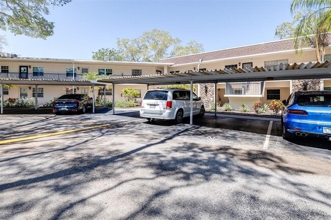 Building Photo - 820 Patricia Ave Unit 206