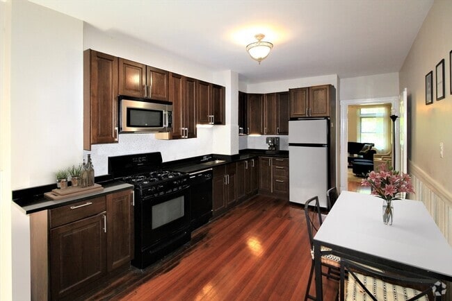 Building Photo - 1805 Beacon St Unit 2 Rental