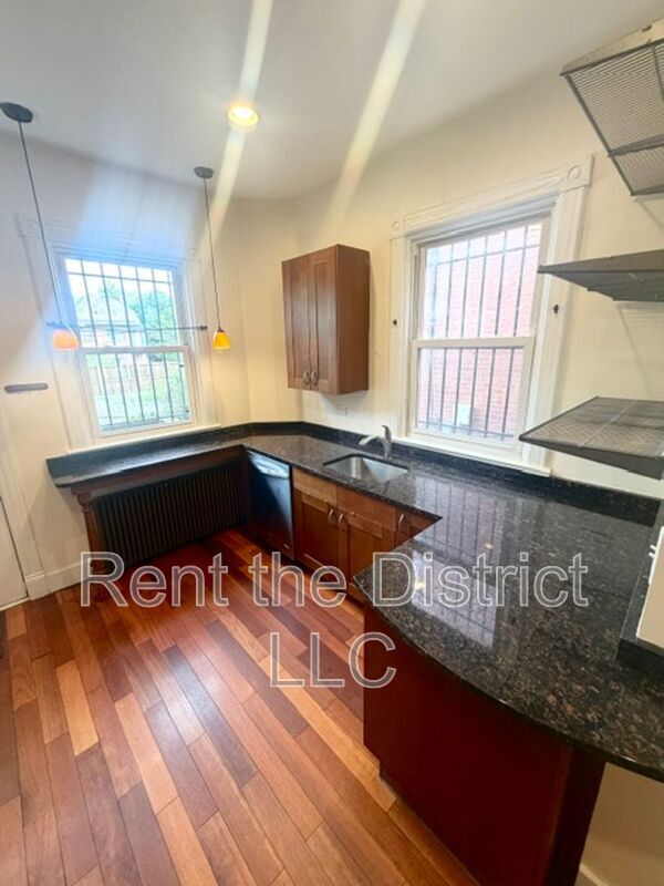Photo - 413 T St NW