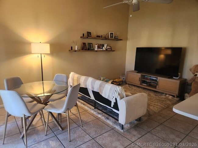 Photo - 1858 Windsor Dr
