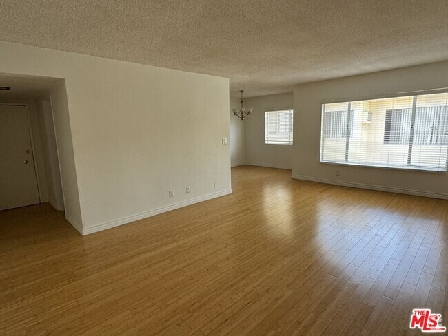 Building Photo - 2803 Arizona Ave Unit 8 Rental