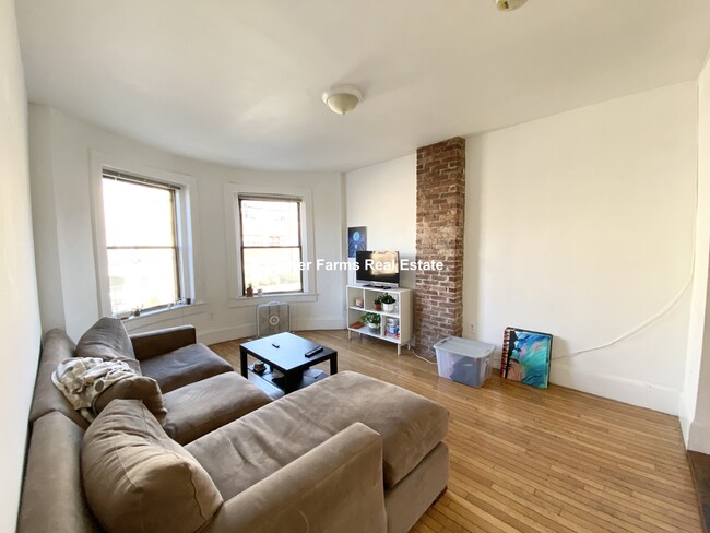 Building Photo - 878 Huntington Ave Rental