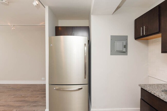 Photo - 450 W Wellington Ave Unit F4