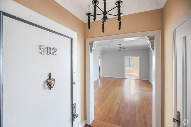 Building Photo - 1314 Hayworth Ave Rental