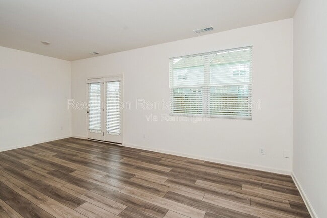 Photo - 310 Penn Sta Wy