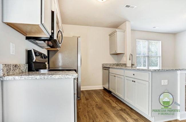 Photo - 107 Sitton Dr