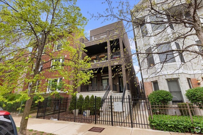 Building Photo - 3336 N Kenmore Ave Rental
