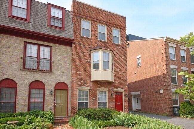 Building Photo - 2312 L St NW Unit 2312 L Street, NW #2 Rental