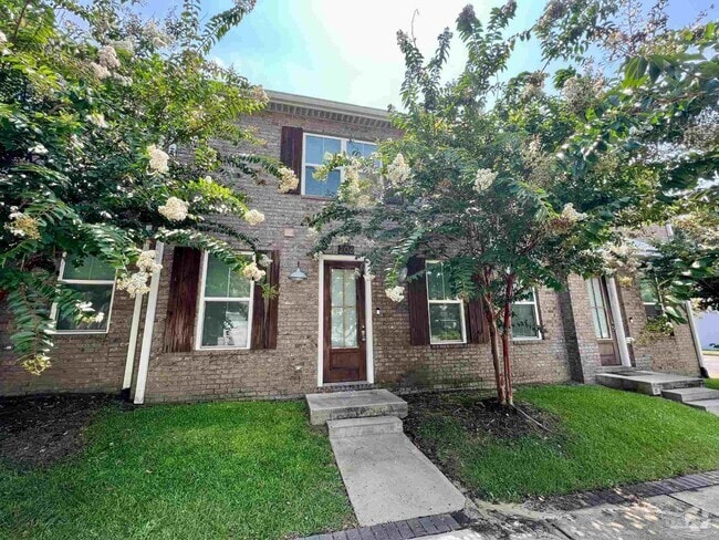 Building Photo - 206 N De Villiers St Rental