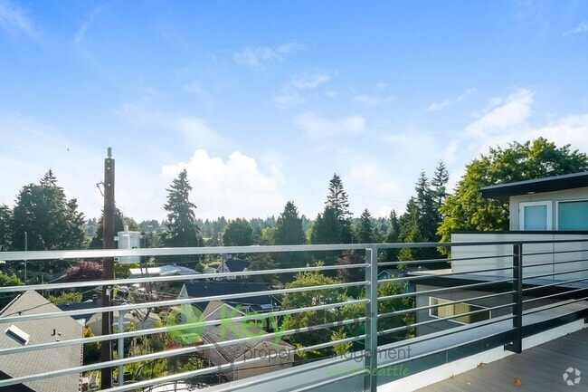 Building Photo - Luxury 3-Bedroom Apartment with Rooftop De...