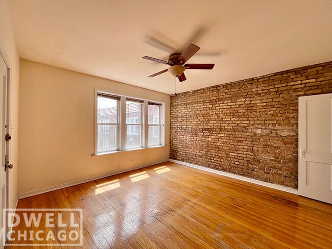 Building Photo - 3044 W Wellington Ave Unit 1