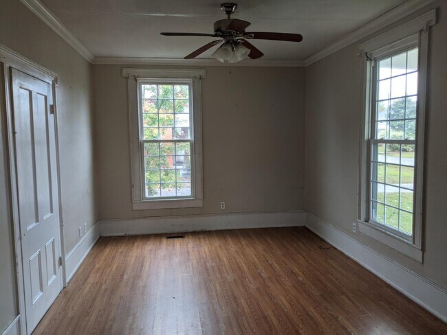 Photo - 105 N Church St