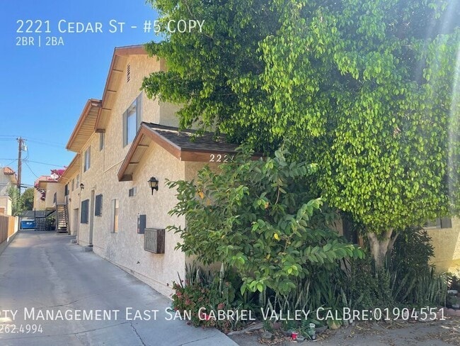 Building Photo - 2221 Cedar St Unit #5 COPY Rental