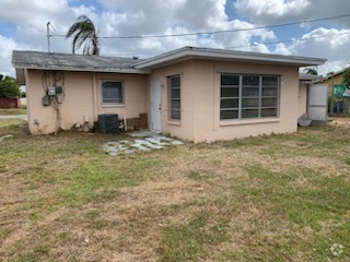 Building Photo - 1420 Kimdale St E Rental