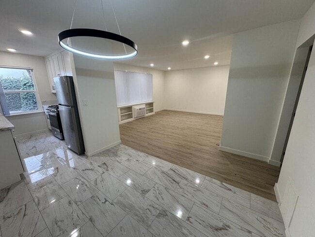 Photo - 10840 Hortense St