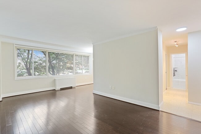 Photo - 4000 Tunlaw Rd NW