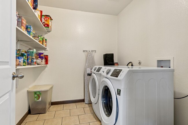 Photo - 120 Live Oak Ln